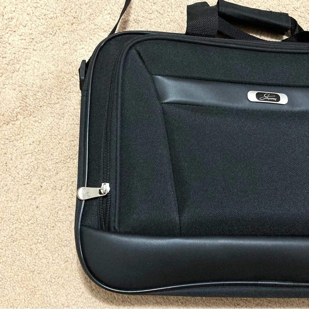NWOT SKYWAY CrossBody Shoulder Messenger Briefcase Carryon Travel Laptop Tote